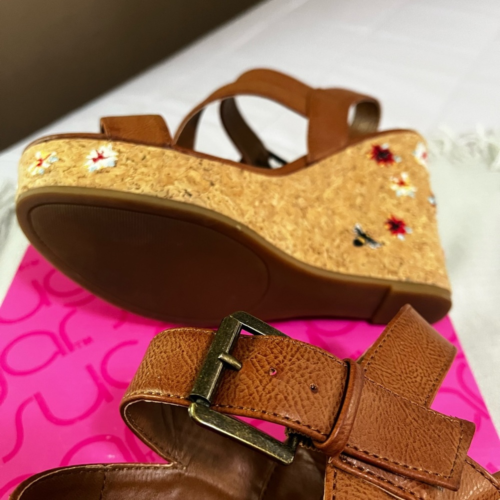 Platform Sandals - Picture 2 of 8